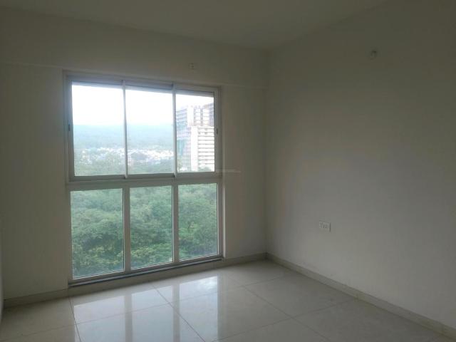 2 BHK Apartment in Kandivali East for resale Mumbai. The reference number is 21043939
