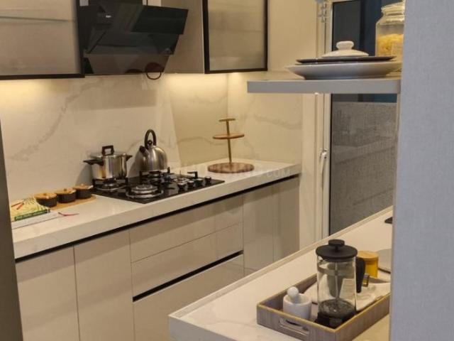 2 BHK Apartment in Kandivali East for resale Mumbai. The reference number is 21043280