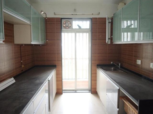 2 BHK Apartment in Kandivali East for resale Mumbai. The reference number is 6003309