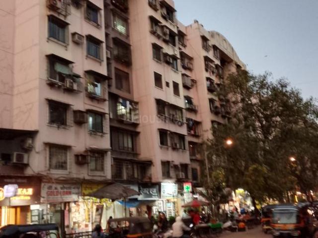 2 BHK Apartment in Kandivali West for rent Mumbai. The reference number is 20241068