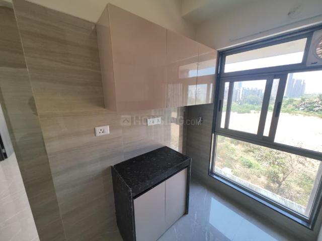 2 BHK Apartment in Kandivali West for rent Mumbai. The reference number is 20637782