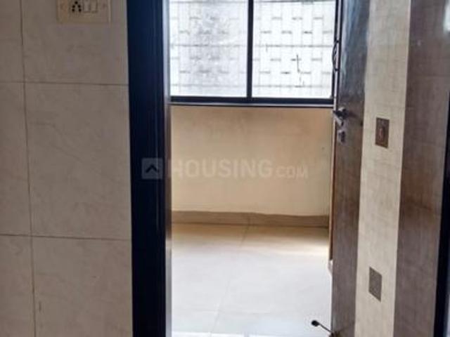 2 BHK Apartment in Kandivali West for rent Mumbai. The reference number is 21053163