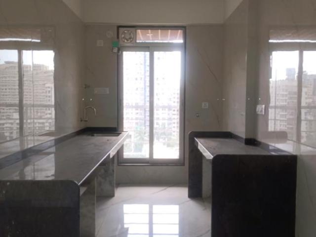 2 BHK Apartment in Kandivali West for resale Mumbai. The reference number is 17878404