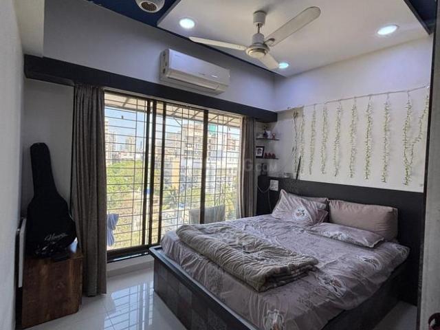 2 BHK Apartment in Kandivali West for resale Mumbai. The reference number is 20637579