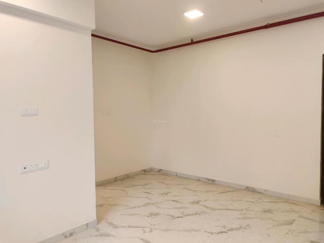 2 BHK Apartment in Kandivali West for resale Mumbai. The reference number is 20990053