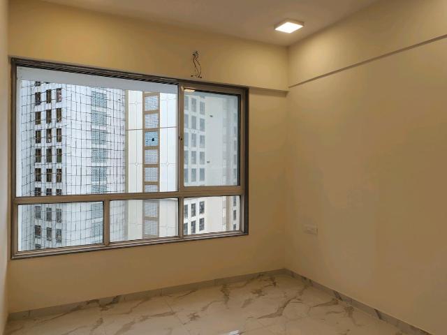 2 BHK Apartment in Kandivali West for resale Mumbai. The reference number is 20990063
