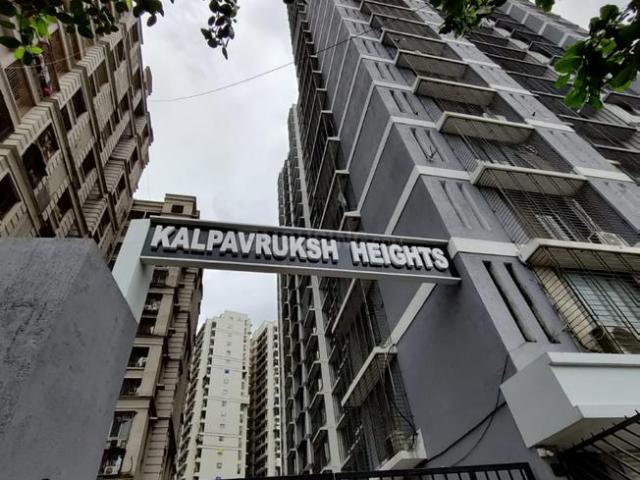 2 BHK Apartment in Kandivali West for resale Mumbai. The reference number is 20058394