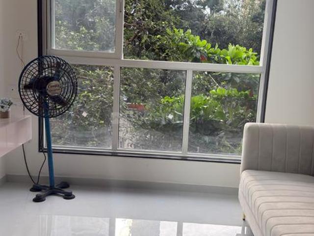 2 BHK Apartment in Kandivali West for resale Mumbai. The reference number is 21049429