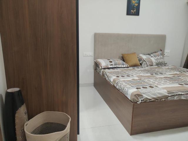 2 BHK Apartment in Kandivali West for resale Mumbai. The reference number is 21351892