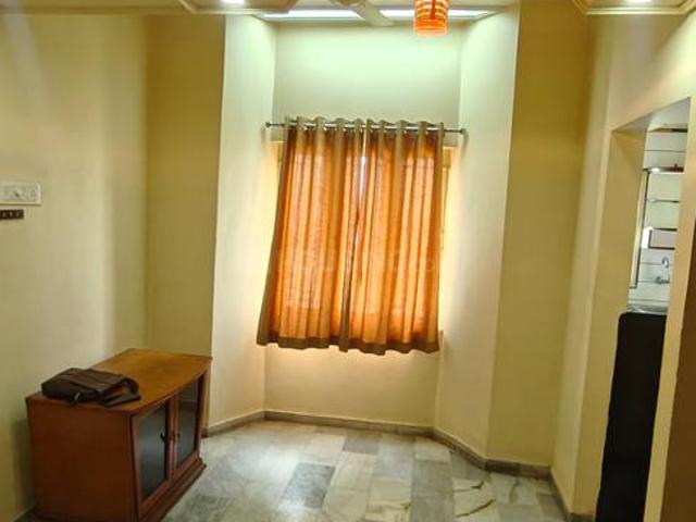 2 BHK Apartment in Kankaria for resale Ahmedabad. The reference number is 21313475