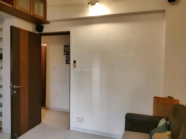 2 BHK Apartment in Kasarvadavali for rent Thane. The reference number is 20848599