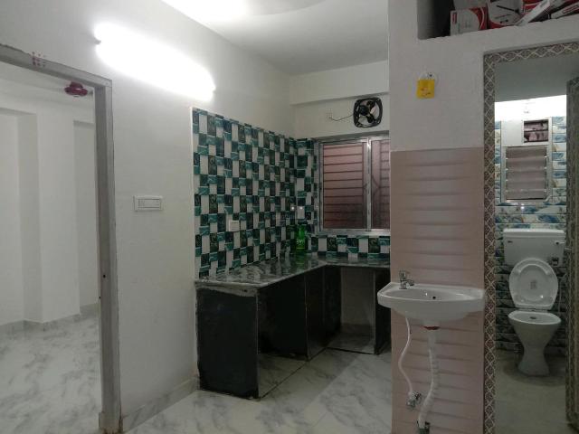 2 BHK Apartment in Keshtopur for rent Kolkata. The reference number is 20737119