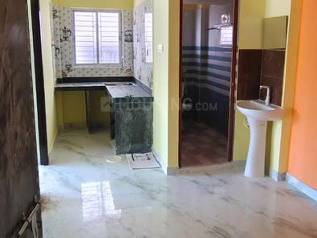 2 BHK Apartment in Keshtopur for rent Kolkata. The reference number is 21118176