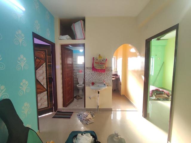 2 BHK Apartment in Keshtopur for rent Kolkata. The reference number is 21232980