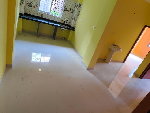 2 BHK Apartment in Keshtopur for rent Kolkata. The reference number is 21385311