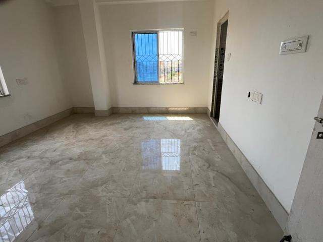 2 BHK Apartment in Keshtopur for resale Kolkata. The reference number is 20895356