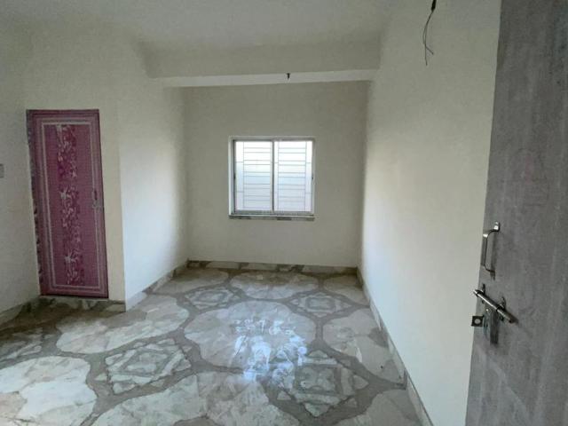 2 BHK Apartment in Keshtopur for resale Kolkata. The reference number is 20974556
