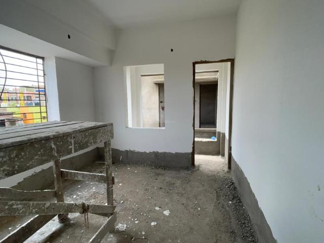 2 BHK Apartment in Keshtopur for resale Kolkata. The reference number is 20987701