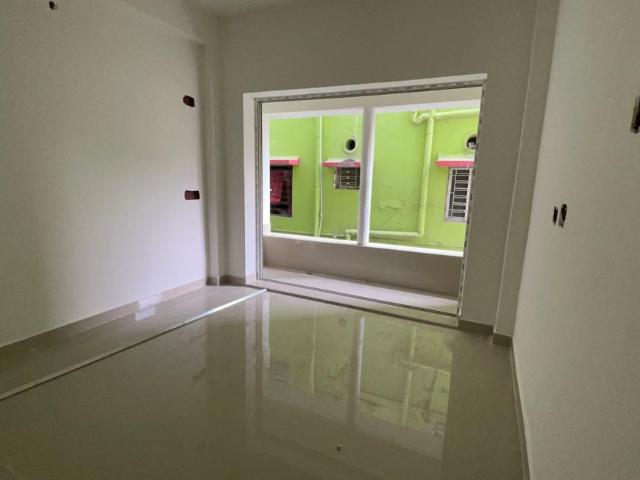2 BHK Apartment in Keshtopur for resale Kolkata. The reference number is 21063801