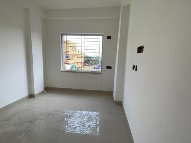 2 BHK Apartment in Keshtopur for resale Kolkata. The reference number is 21254563