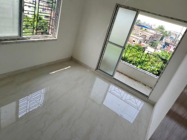 2 BHK Apartment in Keshtopur for resale Kolkata. The reference number is 21215766