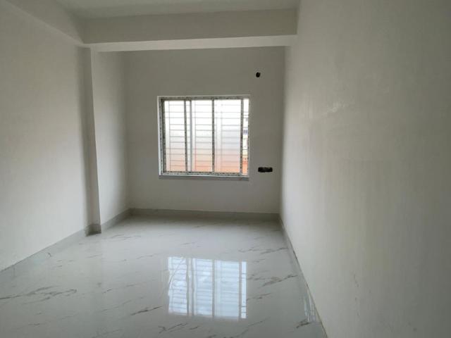 2 BHK Apartment in Keshtopur for resale Kolkata. The reference number is 21223616