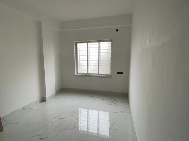2 BHK Apartment in Keshtopur for resale Kolkata. The reference number is 21223783
