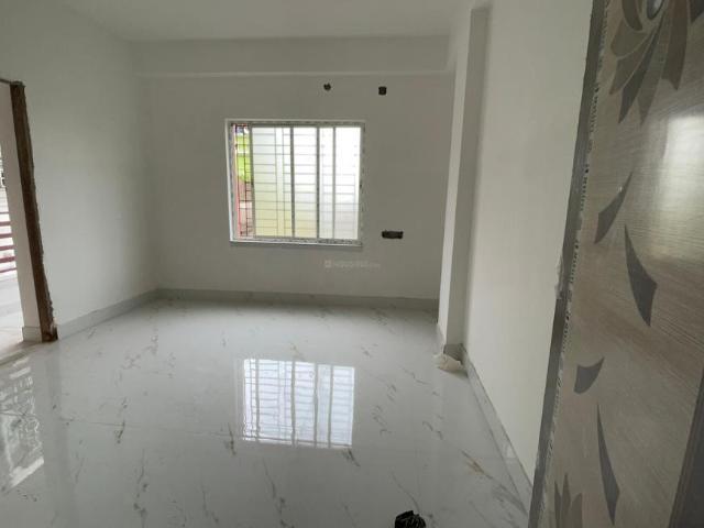 2 BHK Apartment in Keshtopur for resale Kolkata. The reference number is 21224179
