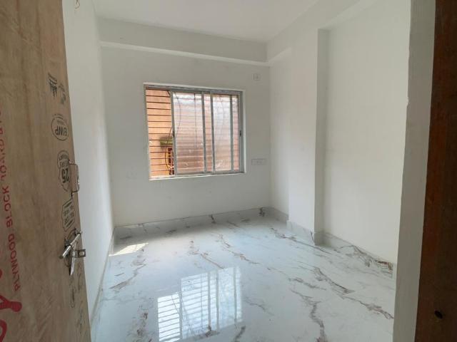 2 BHK Apartment in Keshtopur for resale Kolkata. The reference number is 21236811