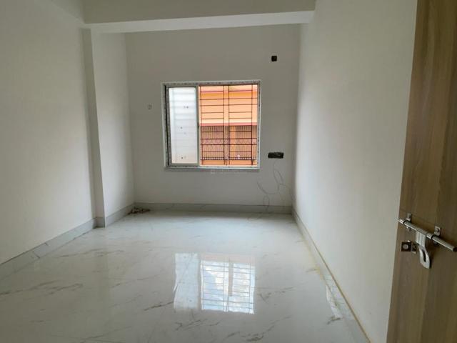 2 BHK Apartment in Keshtopur for resale Kolkata. The reference number is 21307821