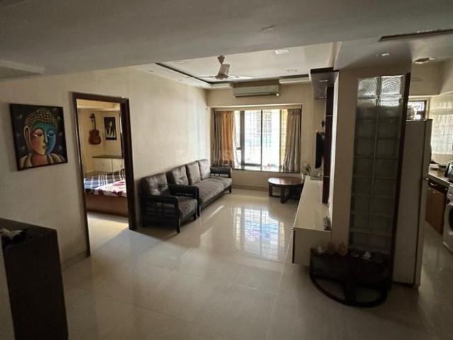 2 BHK Apartment in Khar West for rent Mumbai. The reference number is 19337044