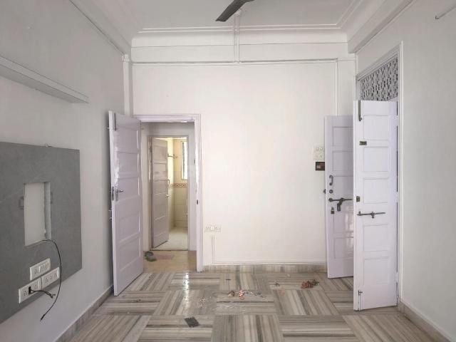 2 BHK Apartment in Khar West for rent Mumbai. The reference number is 20289156