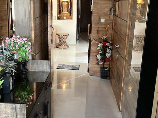 2 BHK Apartment in Khar West for rent Mumbai. The reference number is 20313328