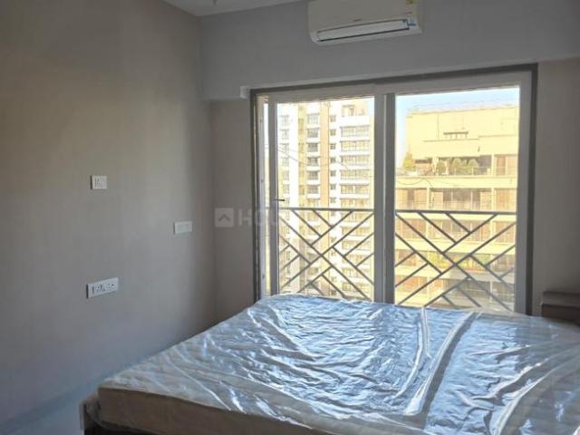 2 BHK Apartment in Khar West for rent Mumbai. The reference number is 21144207
