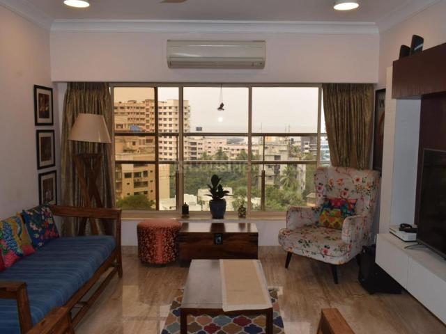 2 BHK Apartment in Khar West for rent Mumbai. The reference number is 21200802