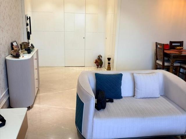 2 BHK Apartment in Khar West for rent Mumbai. The reference number is 21345351