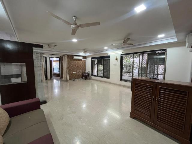 2 BHK Apartment in Khar West for rent Mumbai. The reference number is 21350392