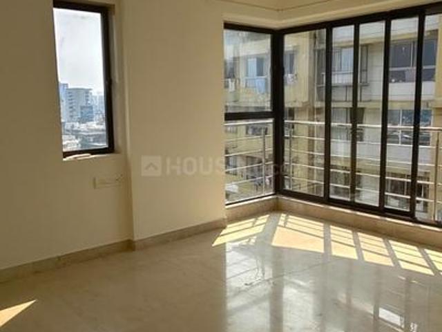 2 BHK Apartment in Khar West for rent Mumbai. The reference number is 21351705