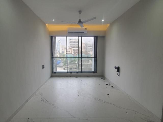 2 BHK Apartment in Khar West for resale Mumbai. The reference number is 16225099
