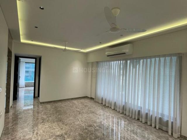 2 BHK Apartment in Khar West for resale Mumbai. The reference number is 19378068