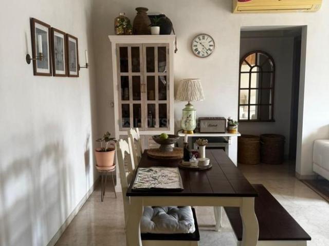 2 BHK Apartment in Khar West for resale Mumbai. The reference number is 20989632
