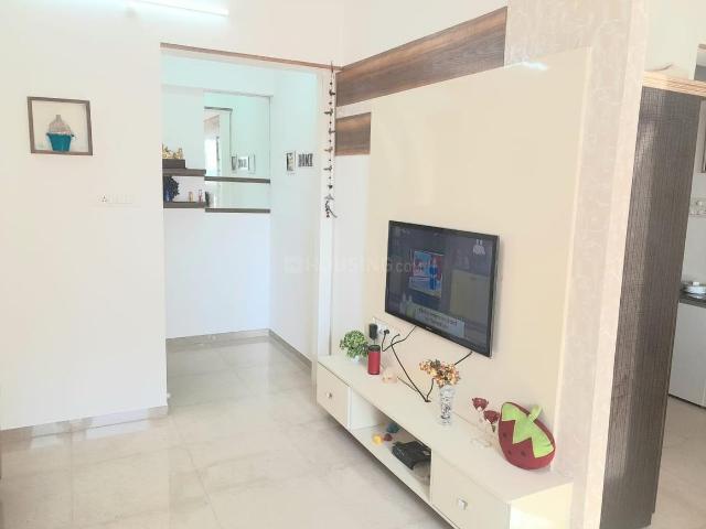 2 BHK Apartment in Kharadi for rent Pune. The reference number is 15607407