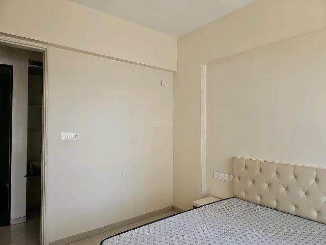 2 BHK Apartment in Kharadi for rent Pune. The reference number is 20592982