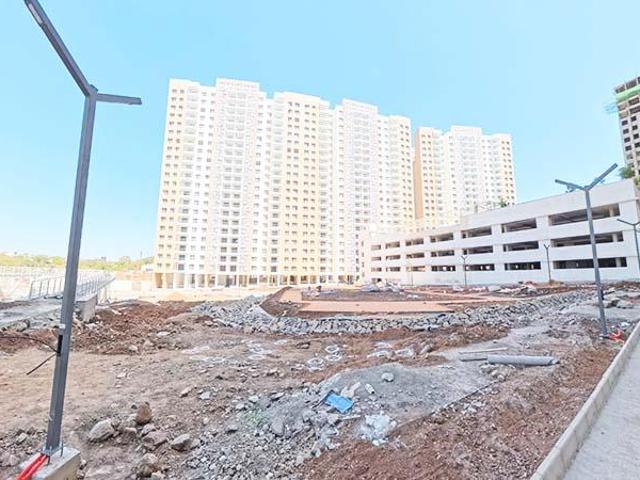 2 BHK Apartment in Kharadi for resale Pune. The reference number is 19671261