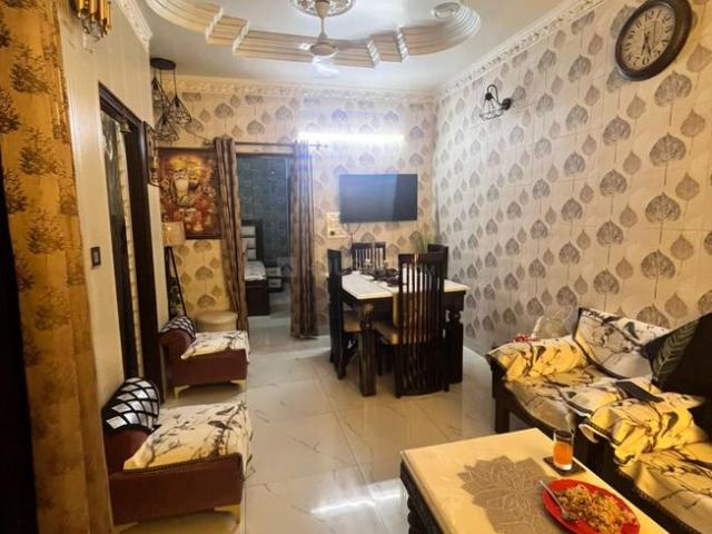 2 BHK Apartment in Krishna Nagar for resale New Delhi. The reference number is 19635035