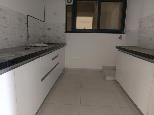 2 BHK Apartment in Hadapsar for rent Pune. The reference number is 18905146