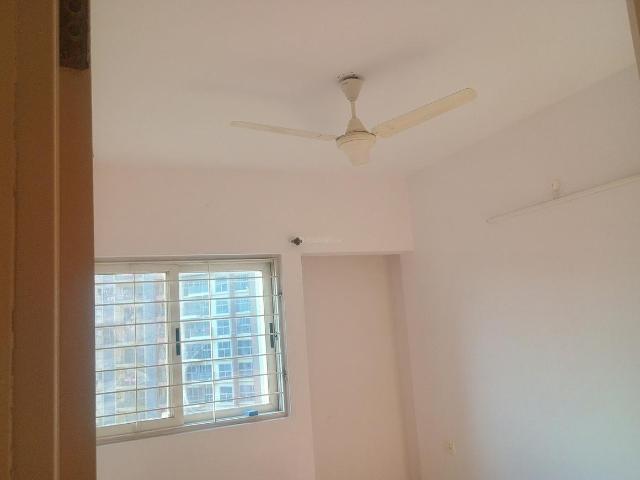 2 BHK Apartment in Hadapsar for rent Pune. The reference number is 19893278