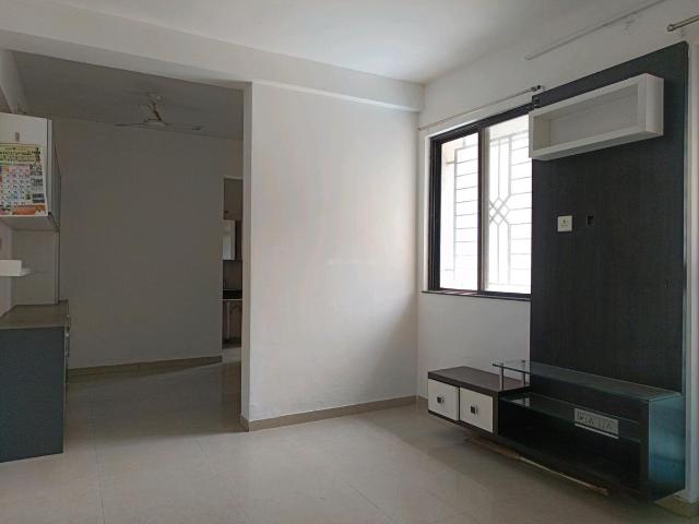 2 BHK Apartment in Hadapsar for rent Pune. The reference number is 20157460