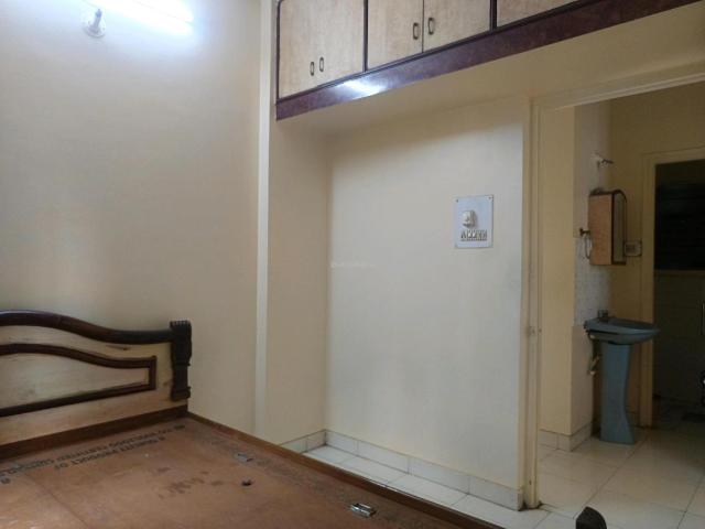 2 BHK Apartment in Hadapsar for rent Pune. The reference number is 20696132