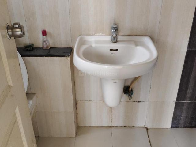 2 BHK Apartment in Hadapsar for rent Pune. The reference number is 20975542